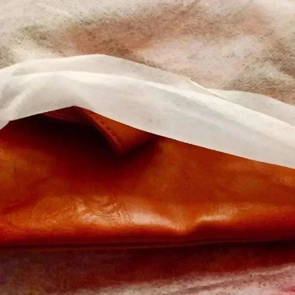 NWT hand bag. Absolutely beautiful brown color. - Picture 5 of 5